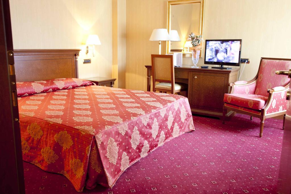 Hotel Jolly 카스트로빌라리 외부 사진