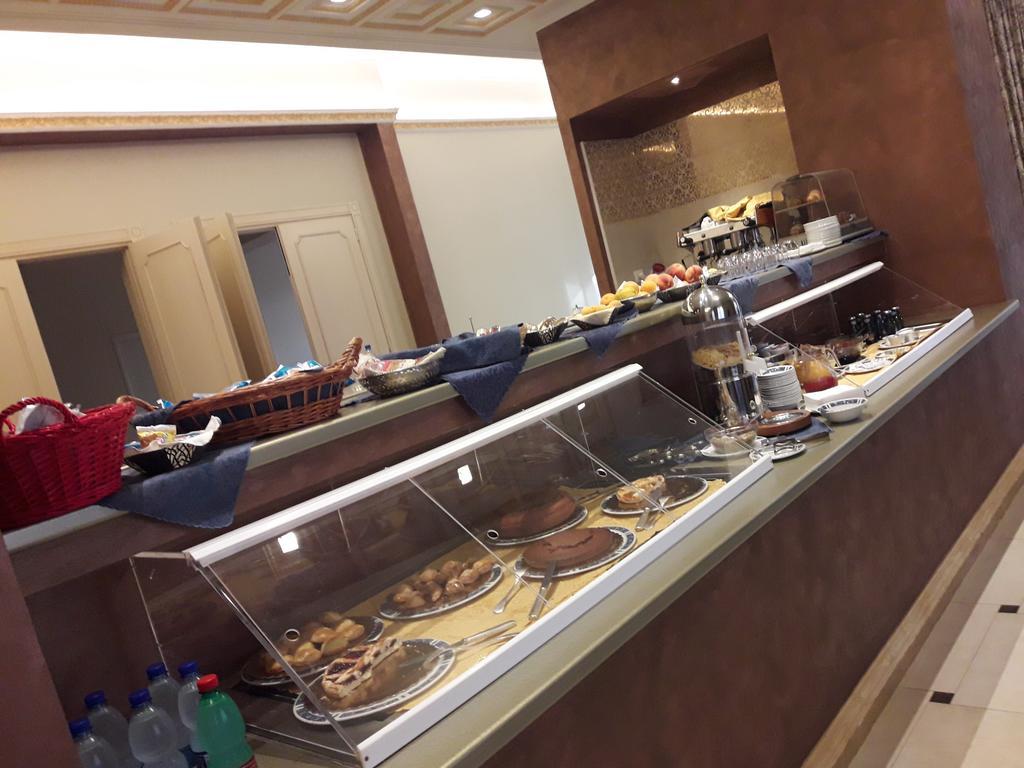 Hotel Jolly 카스트로빌라리 외부 사진