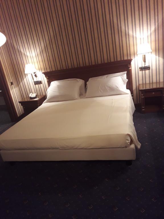 Hotel Jolly 카스트로빌라리 외부 사진