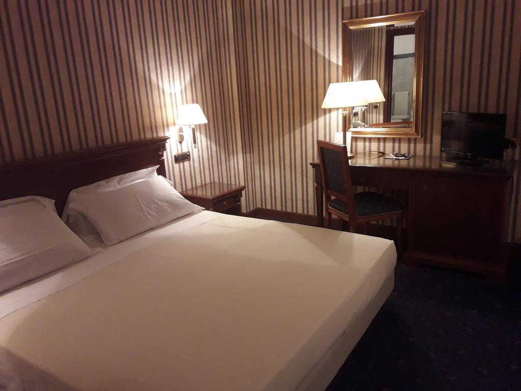 Hotel Jolly 카스트로빌라리 외부 사진